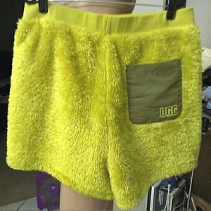 NWT FURRY UGG SHORTS (CUTEST SHORTS EVER!!!!) CAMILIA SHERPA SZ. LG SOFTTTTT 🔥